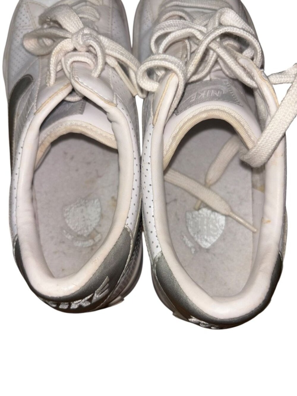 Nike 8.5 Women's Sweet Classic Shoes Decent Pair - Picture 6 of 8